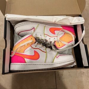 Air Jordan 1 Mid Edge Glow GS